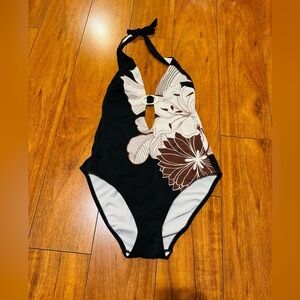 WOLFORD woman swiming